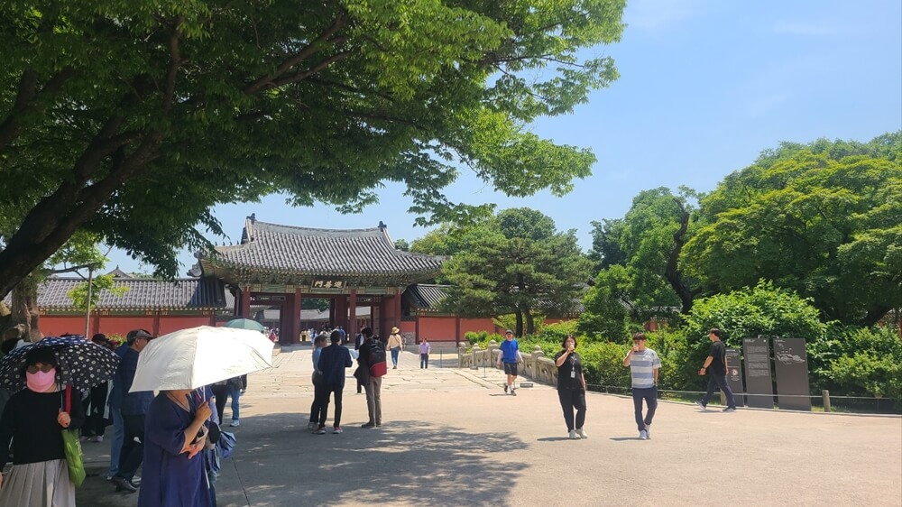 La segunda puerta de Changdeokgung en Seúl