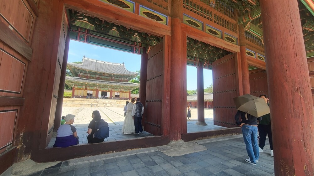 Los viajeros en Changdeokgung 