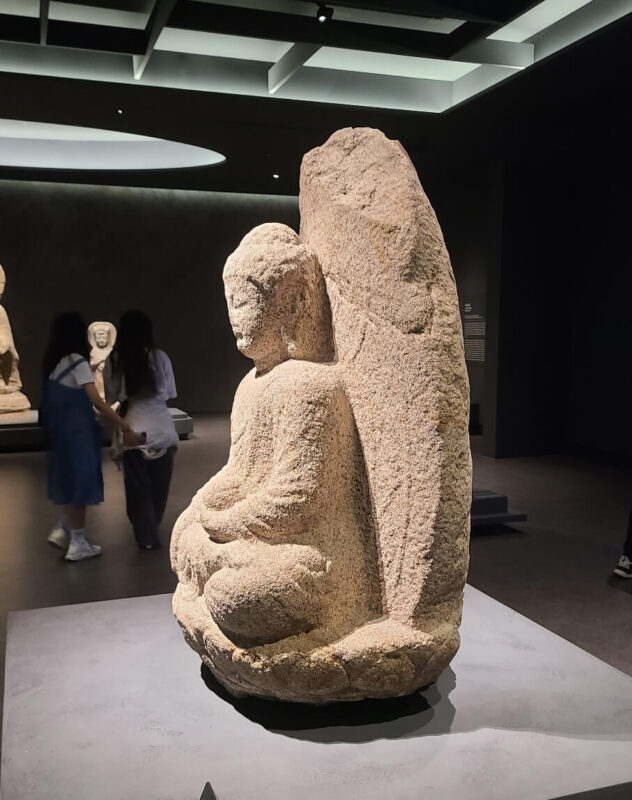 Estátua de Buda de piedra de Silla, Gyeongju