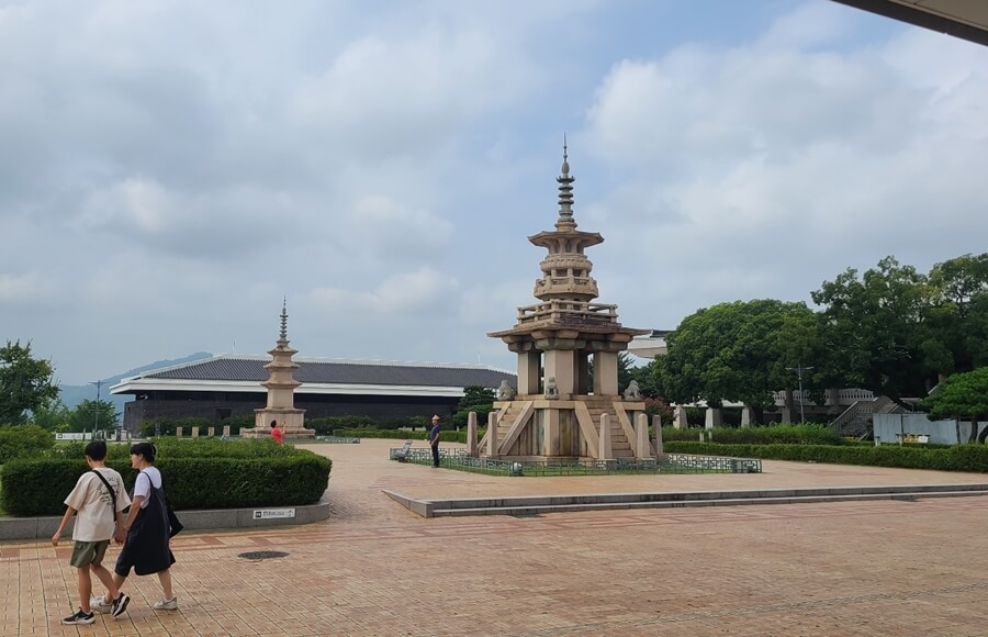 Pagodas en el Museo nacional de Gyeongju al aire libre