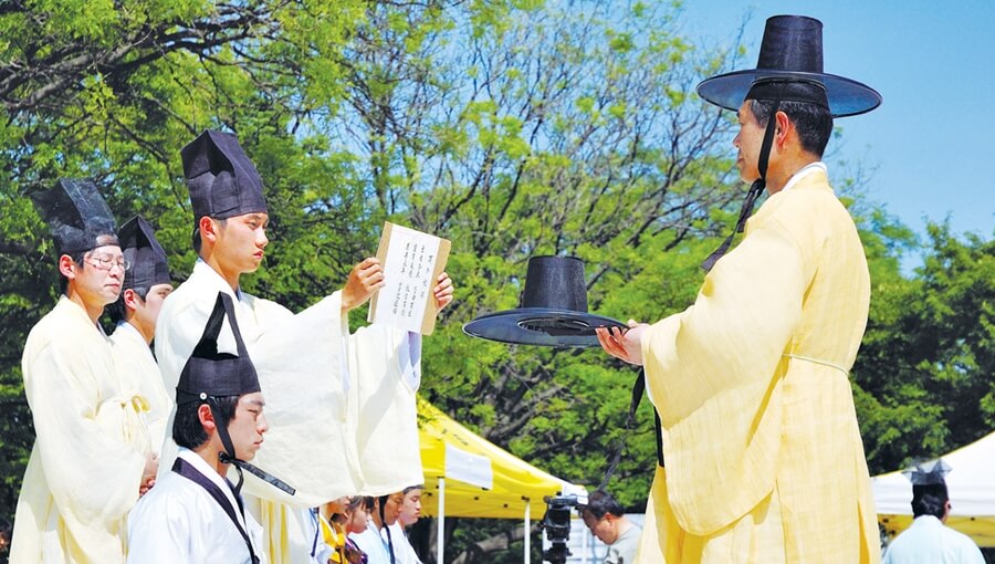 Entre los ritos de paso Corea, el rito de edad adulta tradicional es el único que no se celebra hoy en día