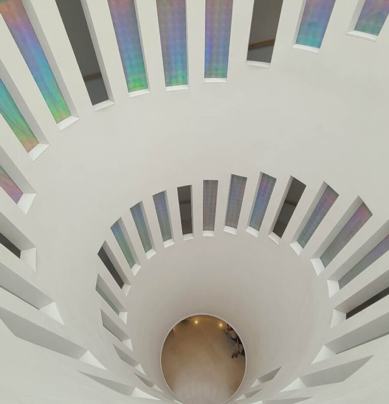 El formato de escalera interior del museo Leeum Seúl viene de la porcelana coreana