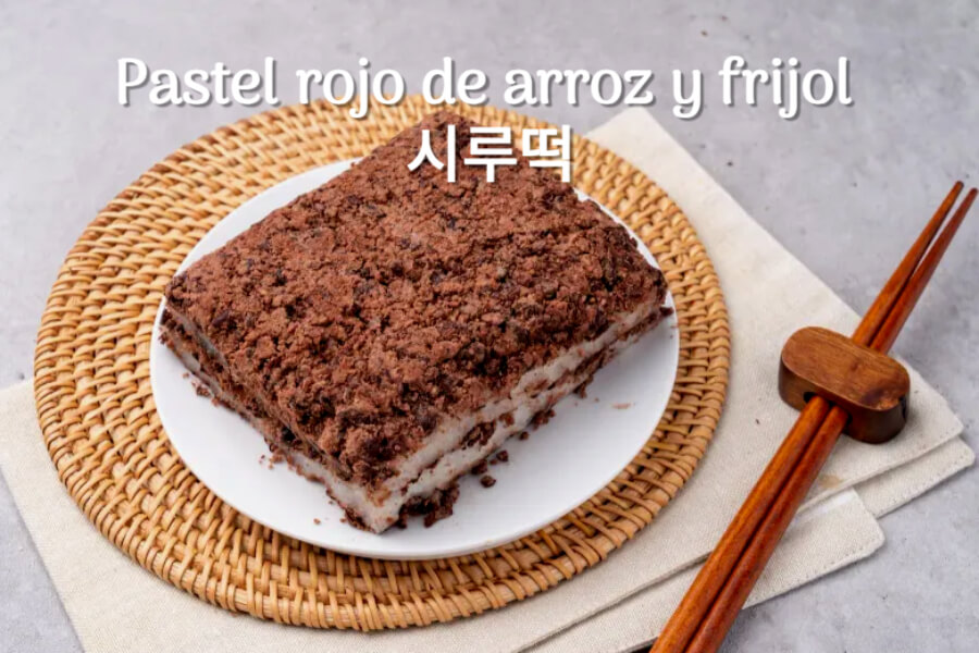 Pastel de arroz con frijoles rojos simboliza la protección contra mala espíritu